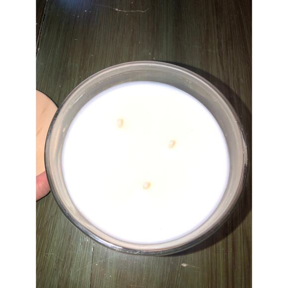 Scentsational NEW 26oz 3-Wick Christmas Spirit Candle - Picture 6 of 8